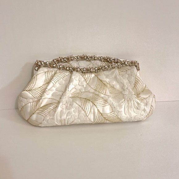 EMBELLISHED BRIDAL CLUTCH - Picture 3 of 9